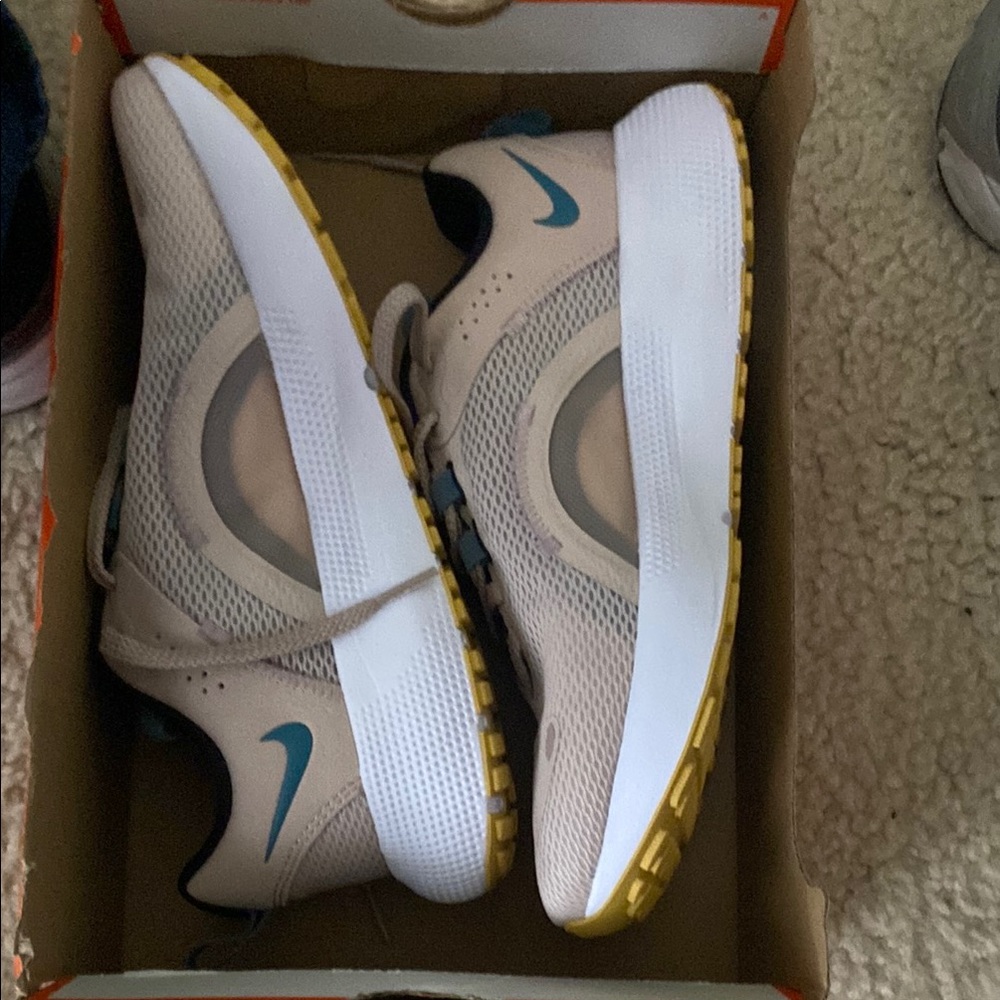 Women Beige and Blue Athletic Shoes